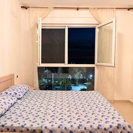 - Appartement *